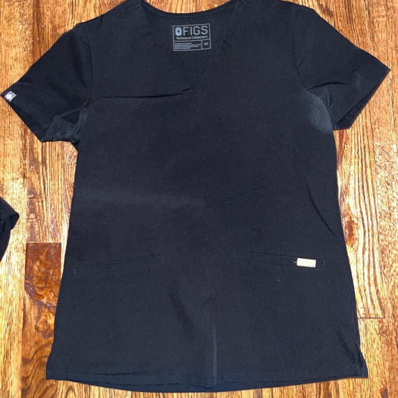 XS FIGS Casma Black scrub top - Picture 2 of 2